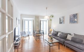 Spacious 2 Bedroom Apt With Large Living Room Lisbon